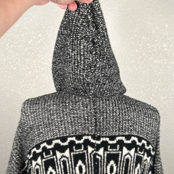American Eagle Knit Black & White Open Cardigan Hoodie with Fringe Hem One Size - Picture 7 of 9